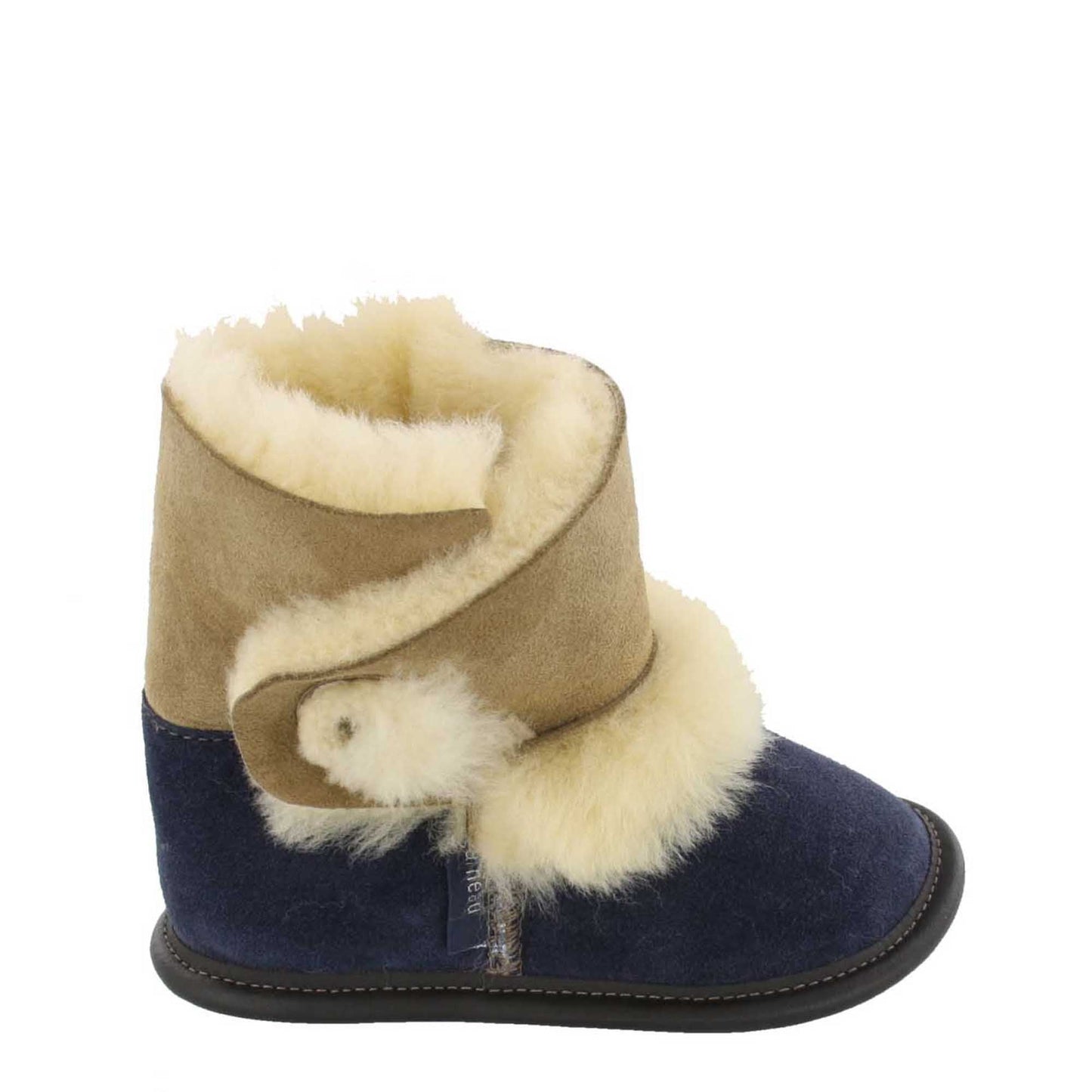 Pantoufle mouton naturel et suède marine pour enfant de style bottillon en mouton retourné couvrant la cheville. 